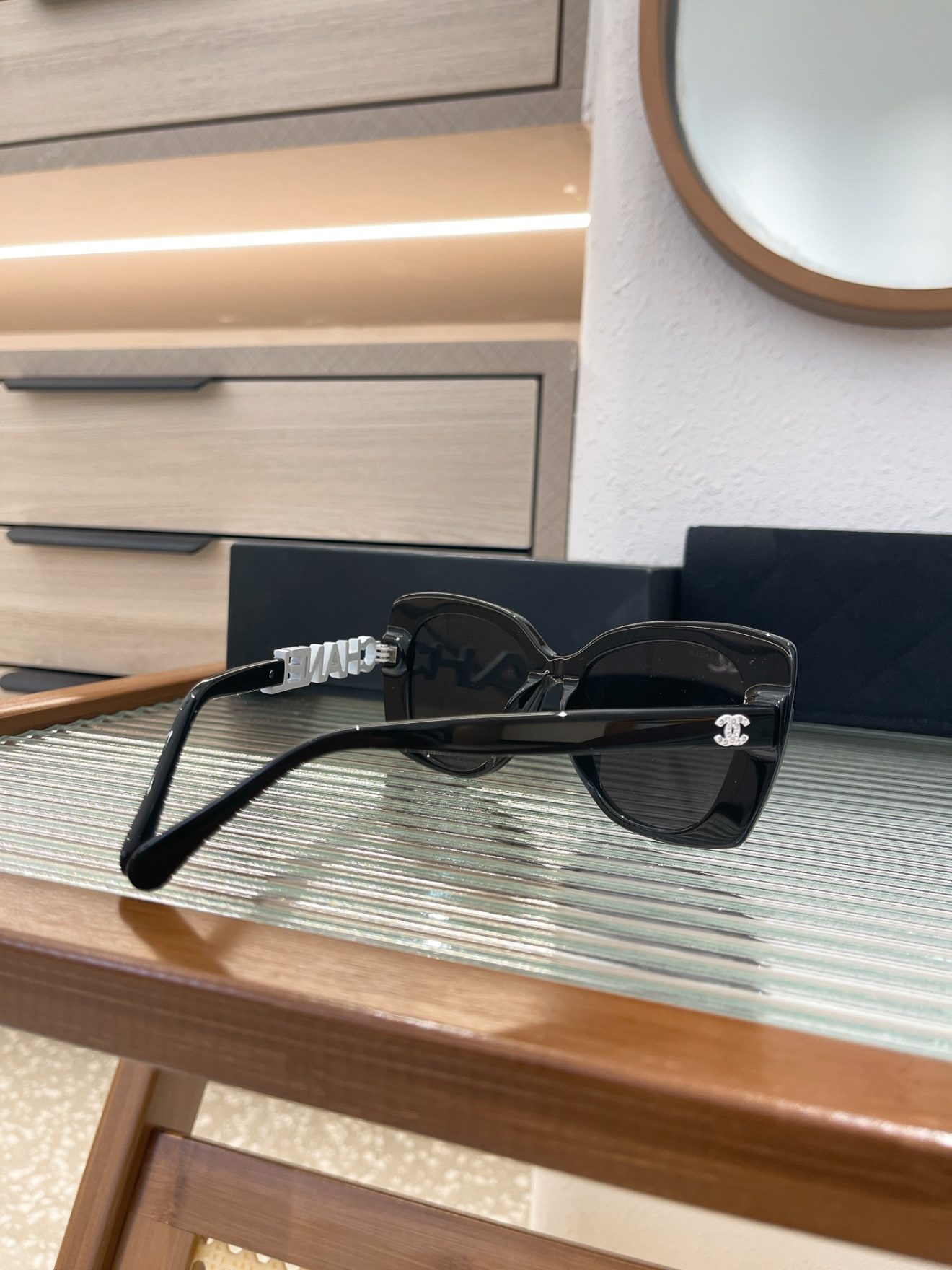 CHANEL SUNGLASSES - Image 5