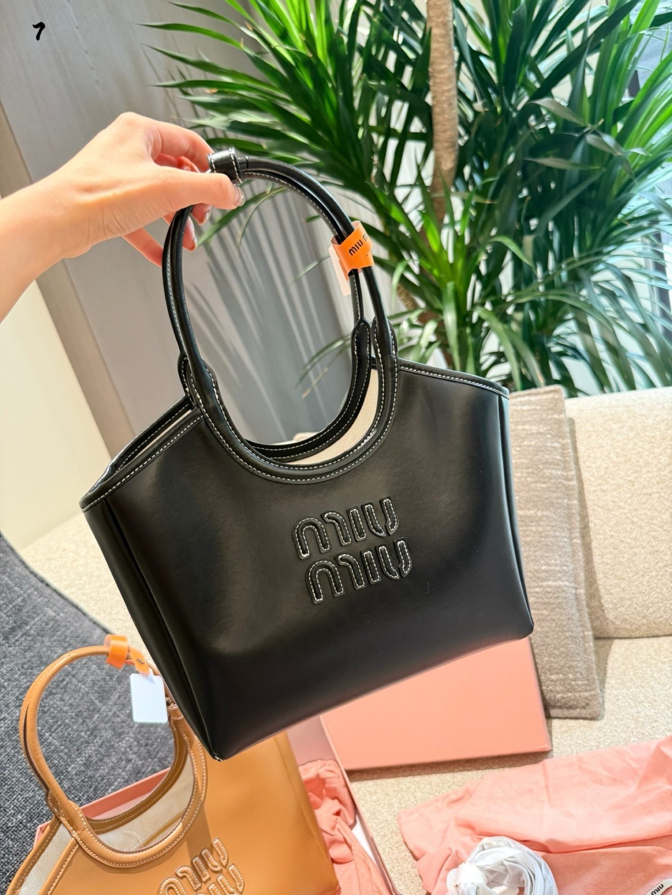 MIUMIU MINI TOTE  SIZE : 25 CM - Image 3