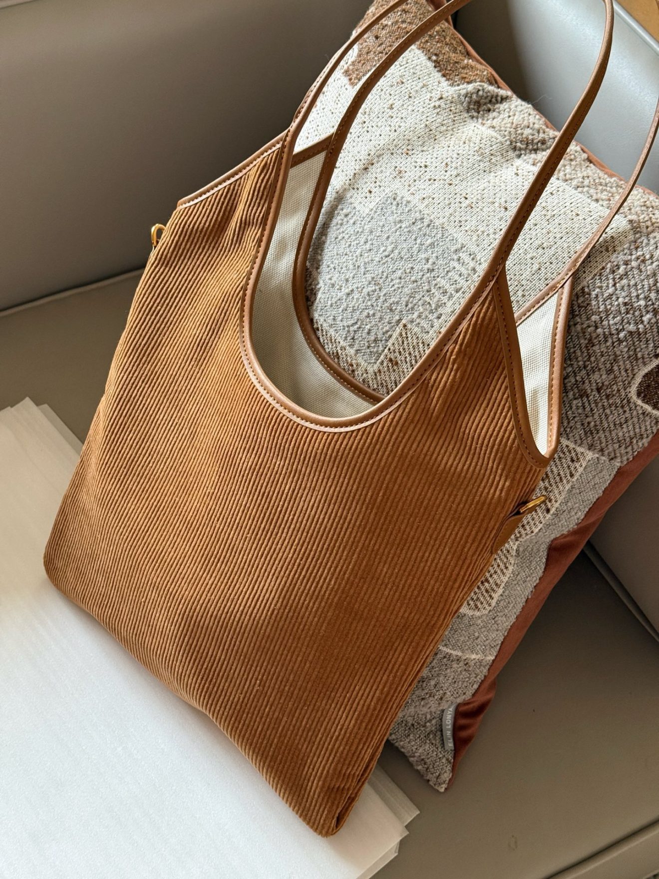 MIUMIU HOBO BAG size：33*30cm - Image 5