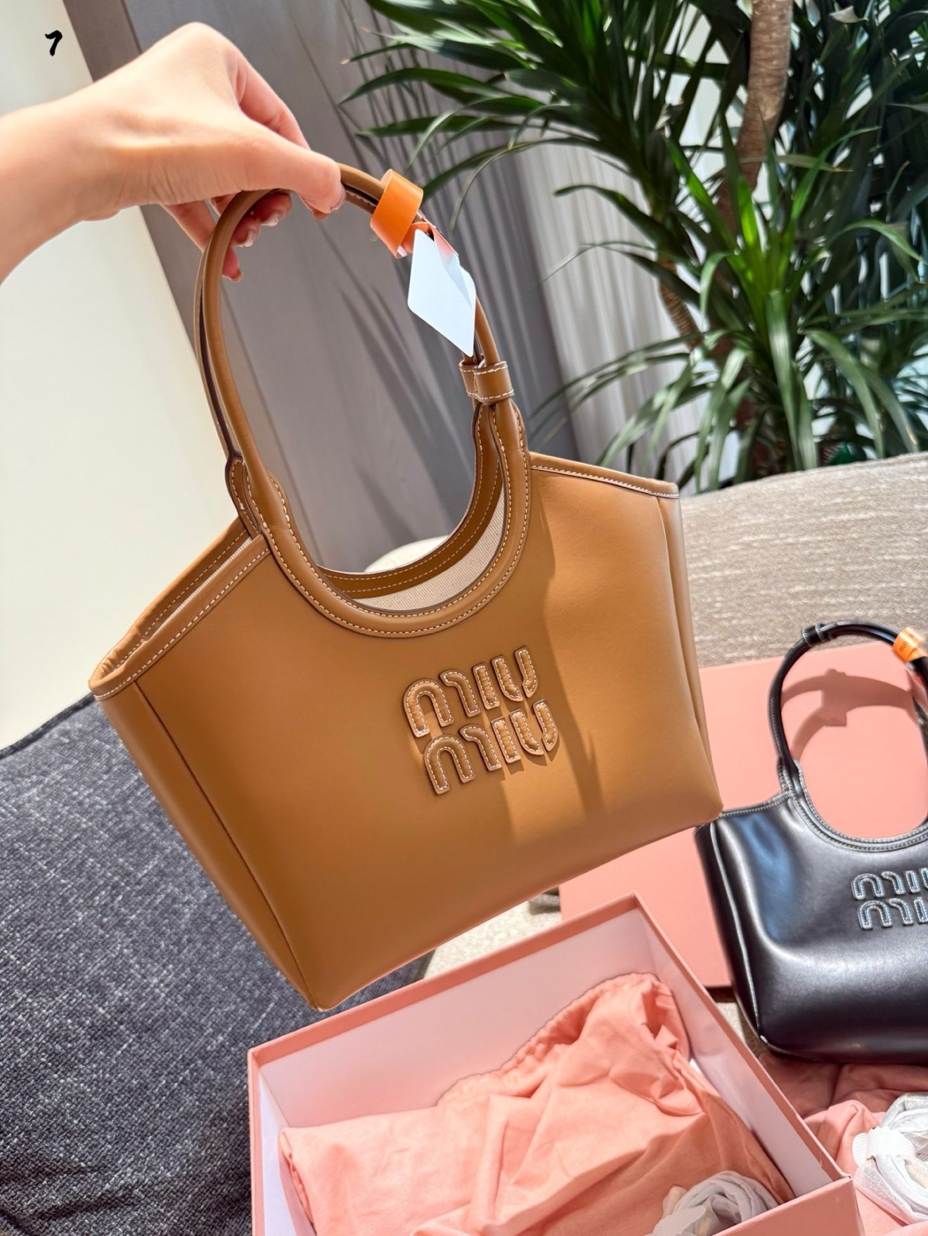 MIUMIU MINI TOTE  SIZE : 25 CM - Image 2