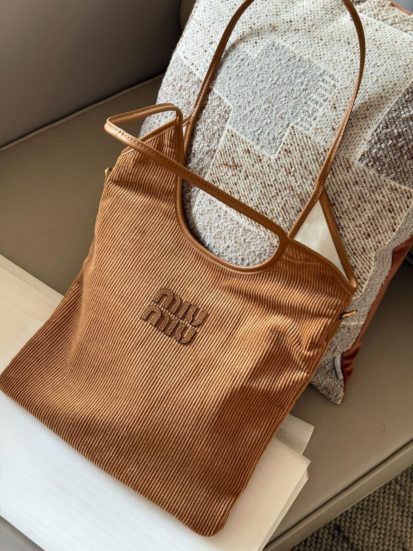MIUMIU HOBO BAG size：33*30cm
