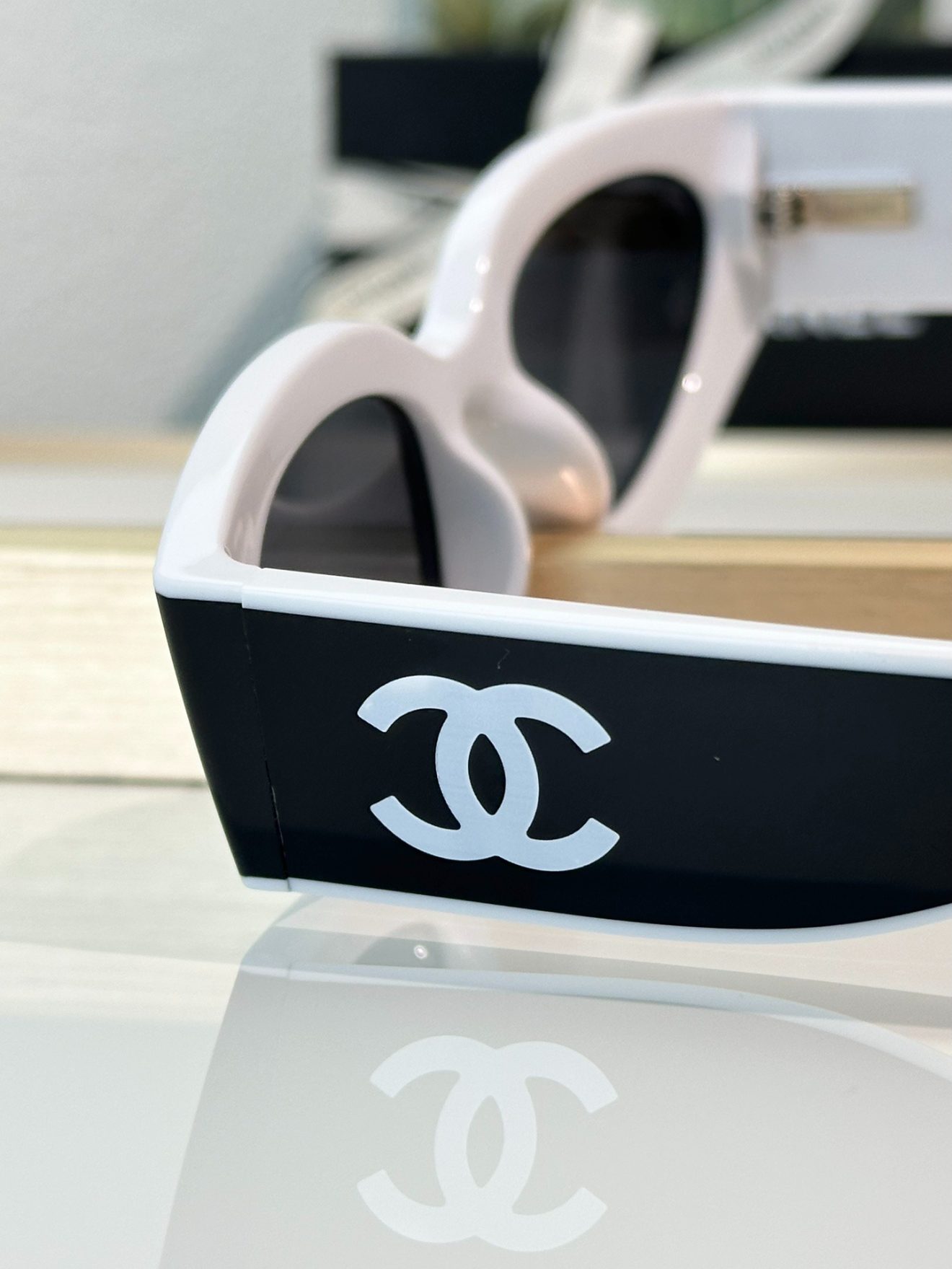 CHANEL SUNGLASSES - Image 8