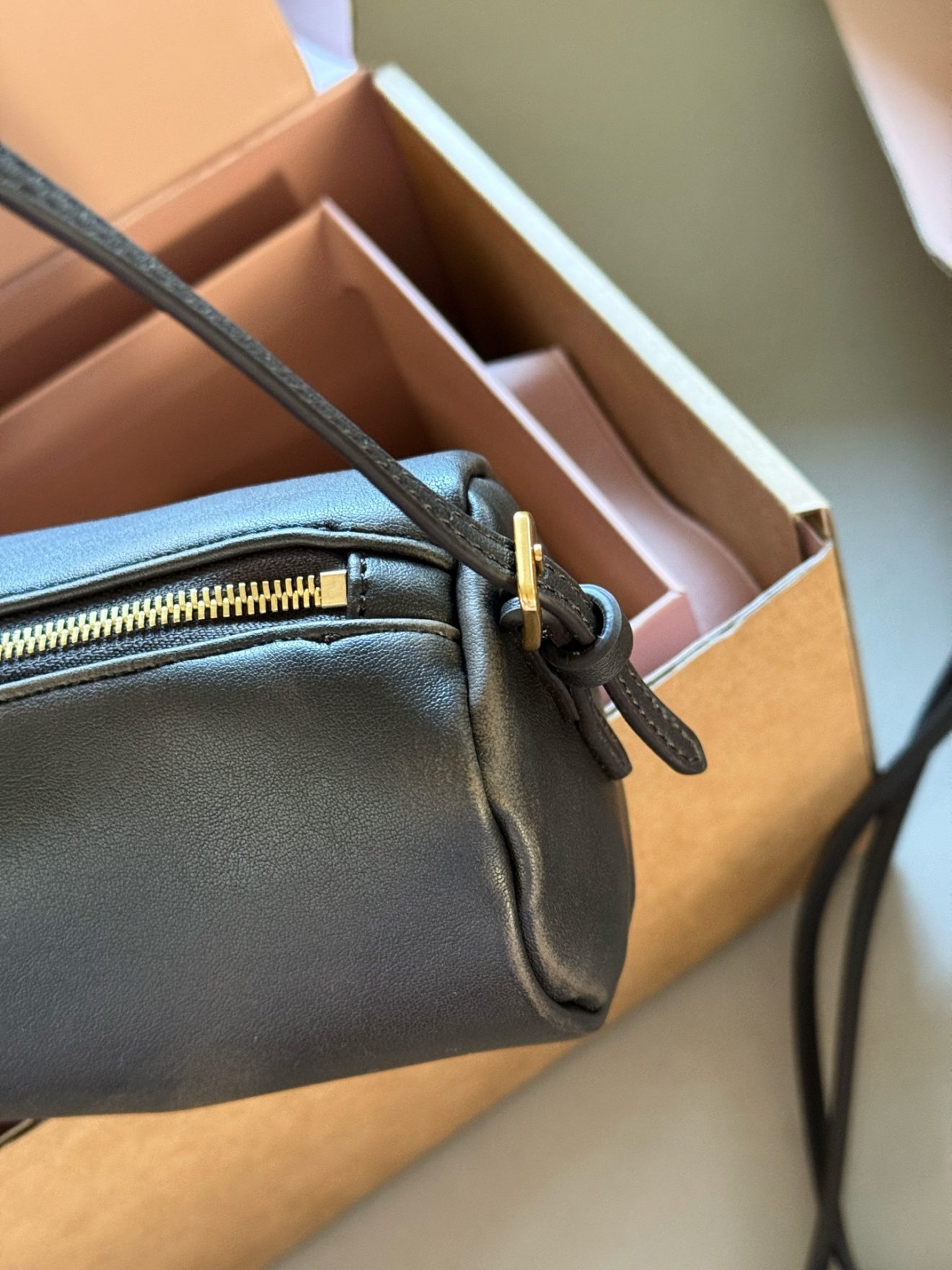 MIUMIU BAG  size：23*19cm - Image 9