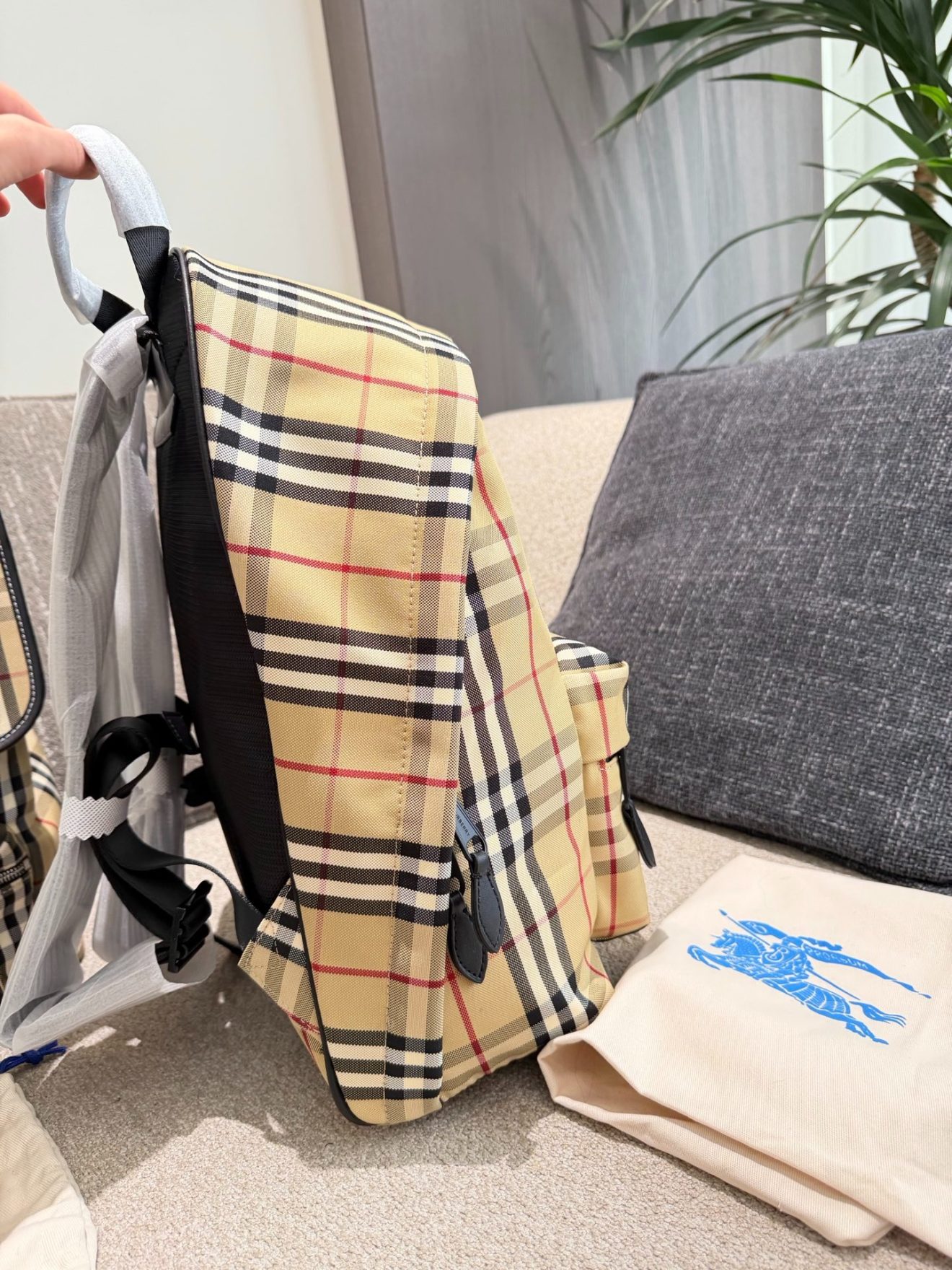 BURBERRY BACKPACK size: 30×32cm - Image 8