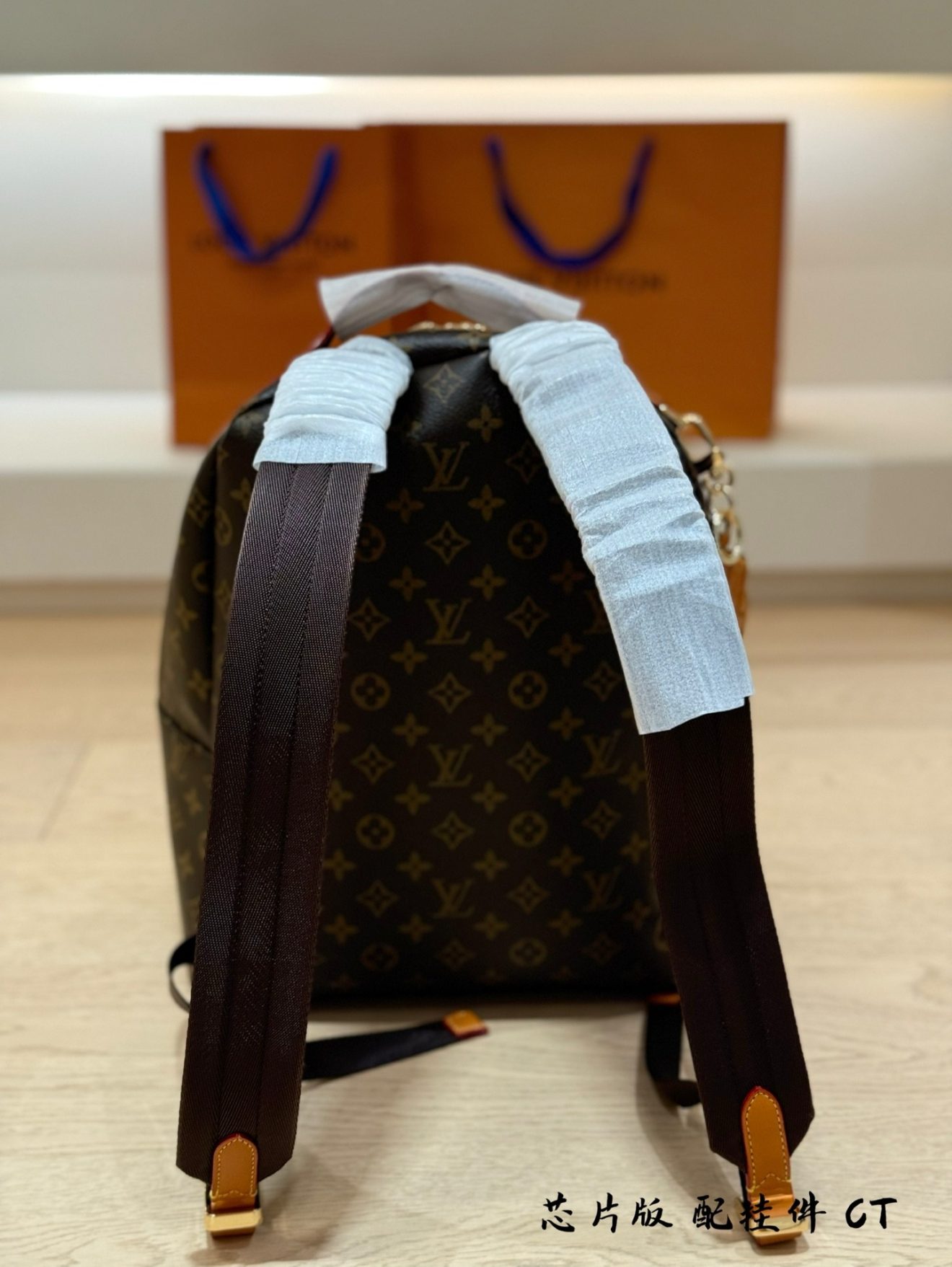 LV BACKPACK SIZE :  32×40 CM - Image 8
