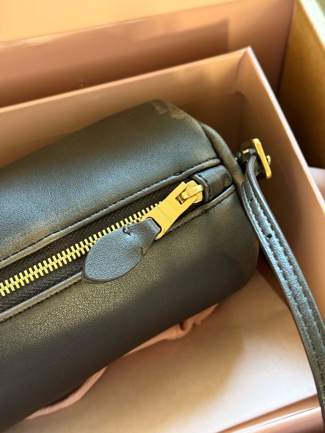 MIUMIU BAG  size：23*19cm - Image 3