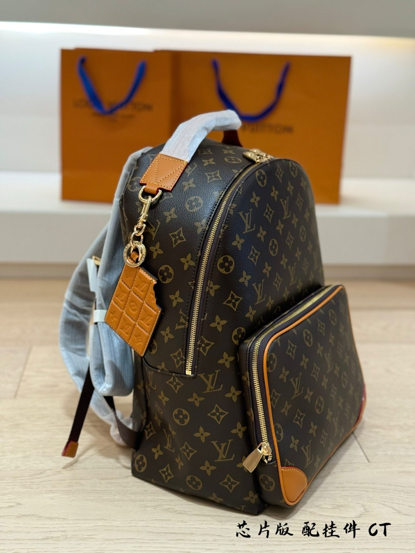 LV BACKPACK SIZE :  32×40 CM - Image 9