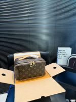 LOUIS VUITTON lv VANITY  24X13X13 CM - Image 2