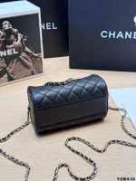 CHANEL 25P  BAG SIZE :  19 X 12cm - Image 3
