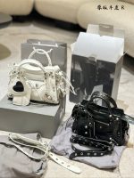 BALENCIAGA BAG SIZE：18×11.9x6.3cm - Image 2