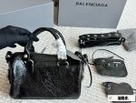 BALENCIAGA Le duffle bag, size：22*12cm - Image 9