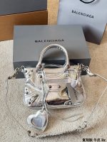 BALENCIAGA BAG SIZE : 26x13x18cm - Image 4