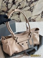 BALENCIAGA BAG size：32*16cm