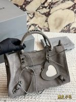 BALENCIAGA BAG SIZE：30*20cm - Image 4