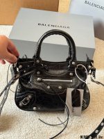 BALENCIAGA BAG SIZE : 26x13x18cm - Image 4