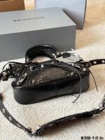 BALENCIAGA BAG SIZE : 26x13x18cm - Image 5
