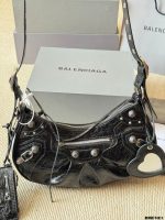 BALENCIAGA BAG SIZE :32x18cm , 25x13cm - Image 3