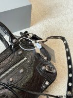 BALENCIAGA BAG SIZE : 26x13x18cm - Image 6