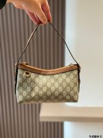 Gucci GG Emblem size :   22 x 14cm - Image 5