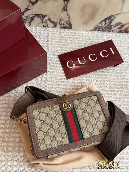 GUCCI Black  size : 25 X 15 cm