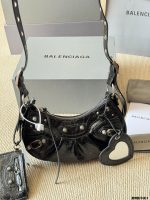 BALENCIAGA BAG SIZE :32x18cm , 25x13cm - Image 4