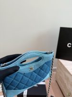 CHANEL 31 bag size：20 x 14cm - Image 4