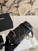 CHANEL  VANITY BAG - Image 3