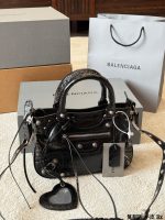 BALENCIAGA BAG SIZE : 26x13x18cm - Image 8