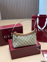 Gucci GG Emblem size :   22 x 14cm - Image 2
