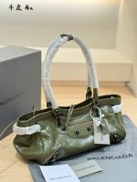 BALENCIAGA BAG size：32*16cm