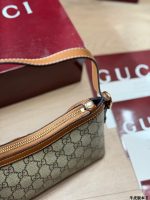 Gucci GG Emblem size :   22 x 14cm - Image 3