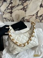 CHANEL 24A HOBO BAG,SIZE : 26 X 17cm - Image 6