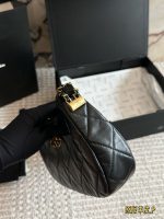 CHANEL 23K HOBO BAG SIZE: 23 CM - Image 8