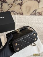 CHANEL  VANITY BAG - Image 4
