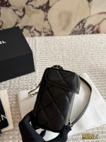 CHANEL  VANITY BAG - Image 5
