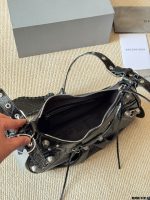 BALENCIAGA BAG SIZE :32x18cm , 25x13cm - Image 8