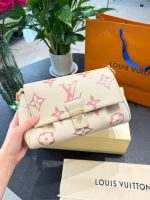 LV bag  size :  25×13.5cm