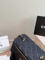 CHANEL vanity bag size: 16x10x8cm - Image 8