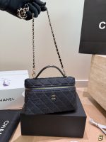 CHANEL LP denim bag  size : 19*12 cm