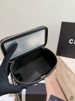 CHANEL vanity bag size: 16x10x8cm - Image 10