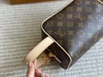 LOUIS VUITTON  lv toiletry bag - Image 8