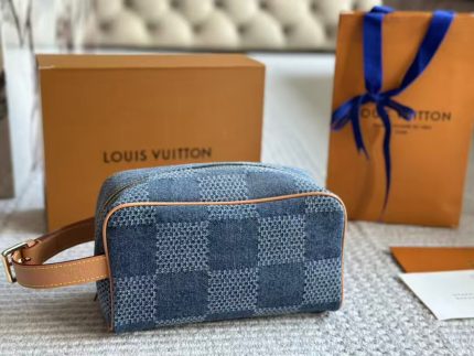 LOUIS VUITTON lv toiletry bag