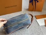 LOUIS VUITTON lv toiletry bag - Image 5