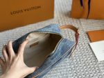 LOUIS VUITTON lv toiletry bag - Image 6