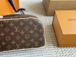 LOUIS VUITTON  lv toiletry bag - Image 4