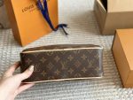 LOUIS VUITTON  lv toiletry bag - Image 5