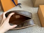 LOUIS VUITTON  lv toiletry bag - Image 8