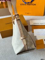 louis vuitton lv carryall bag size : 30 x 20cm - Image 3