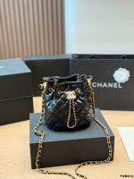 chanel 25 bag size : 17 X 18cm