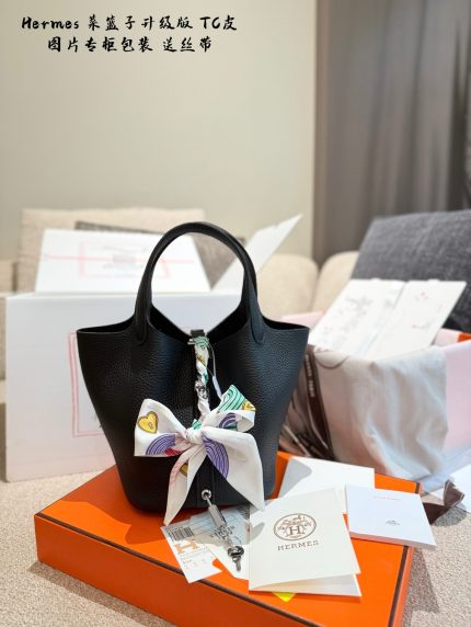 HERMES BAG SIZE : 18 CM